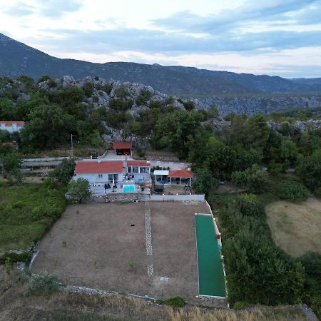 Villa Zrinka **** Svinisce 外观 照片