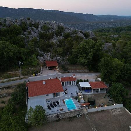 Villa Zrinka **** Svinisce 外观 照片