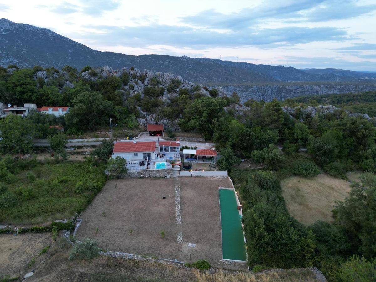 Villa Zrinka **** Svinisce 外观 照片