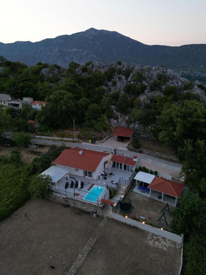 Villa Zrinka **** Svinisce 外观 照片