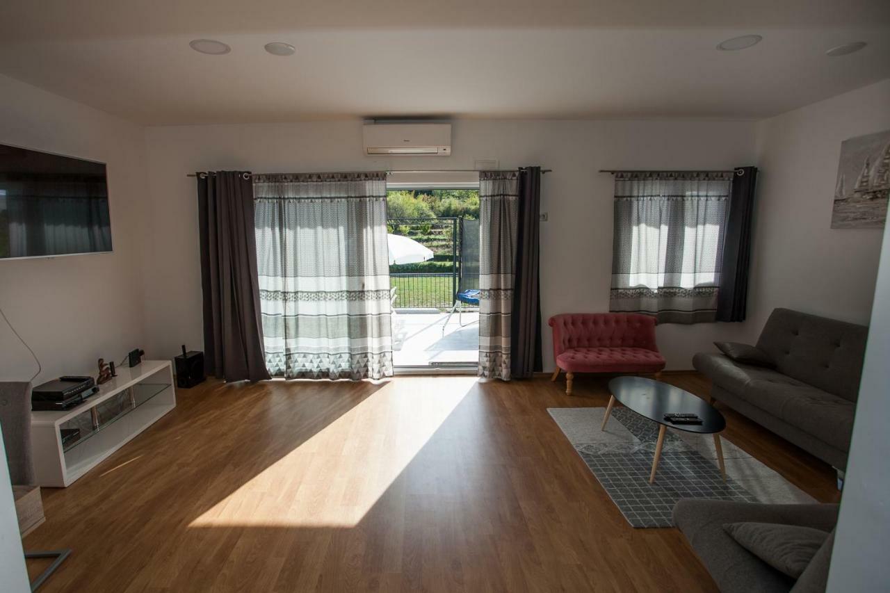 Villa Zrinka **** Svinisce 外观 照片