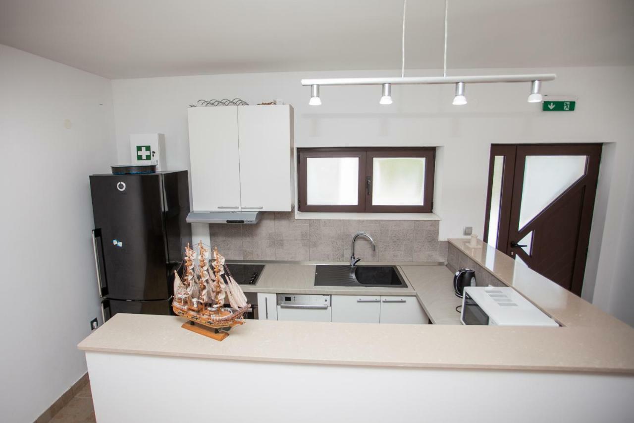 Villa Zrinka **** Svinisce 外观 照片
