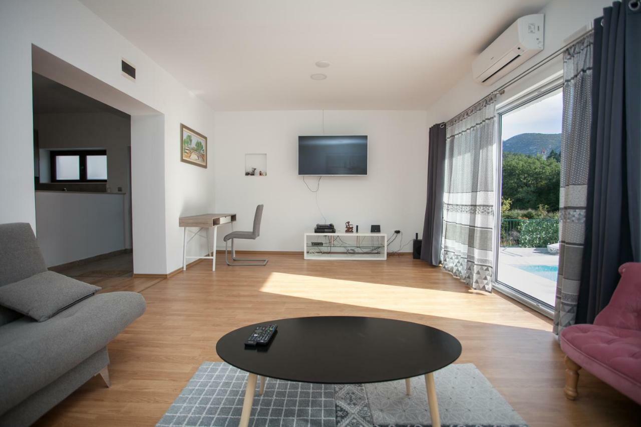 Villa Zrinka **** Svinisce 外观 照片