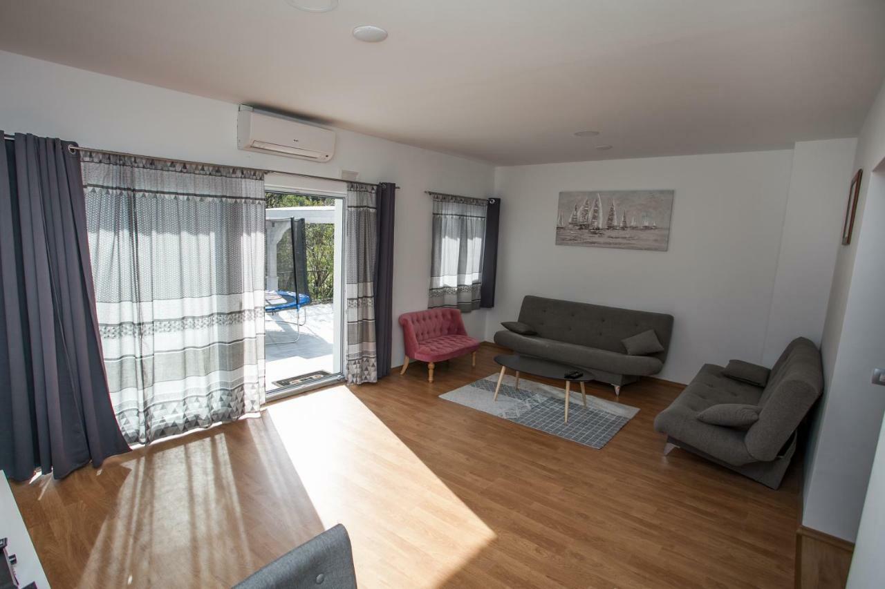 Villa Zrinka **** Svinisce 外观 照片
