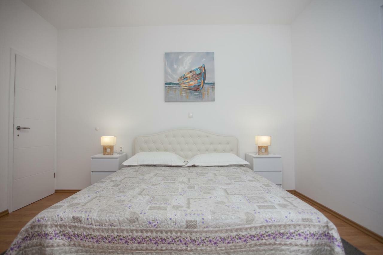 Villa Zrinka **** Svinisce 外观 照片